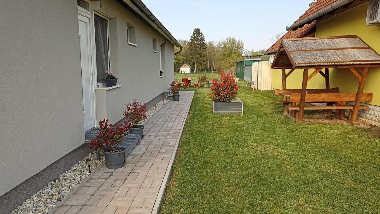 Sueni Apartman Ordacsehi Buitenkant foto