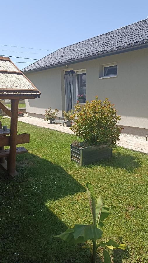 Sueni Apartman Ordacsehi Buitenkant foto