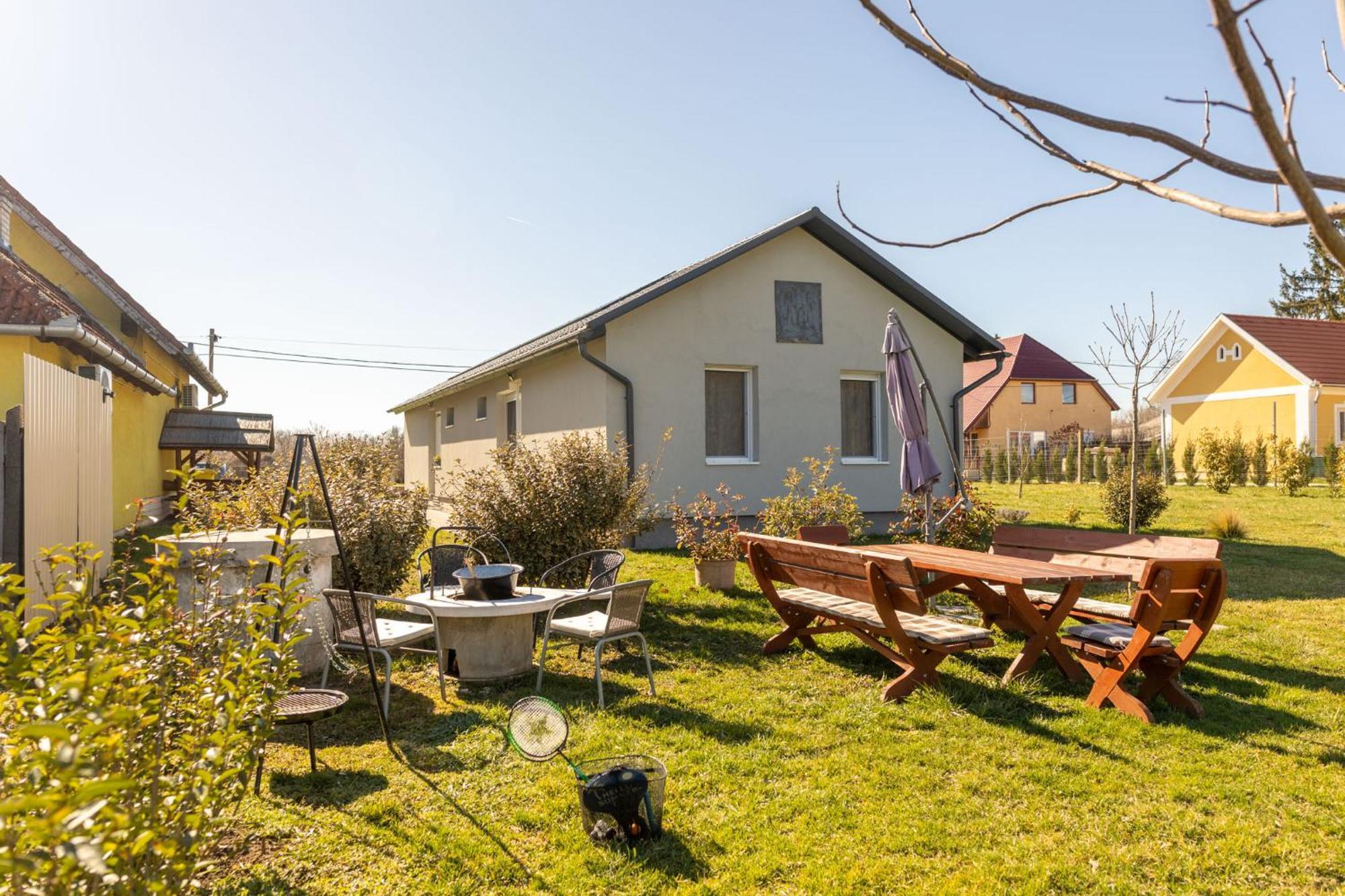 Sueni Apartman Ordacsehi Buitenkant foto